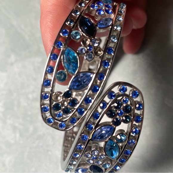 Vintage Nolan Miller silver and blue stone hinged cuff bracelet missing stones - Picture 6 of 7
